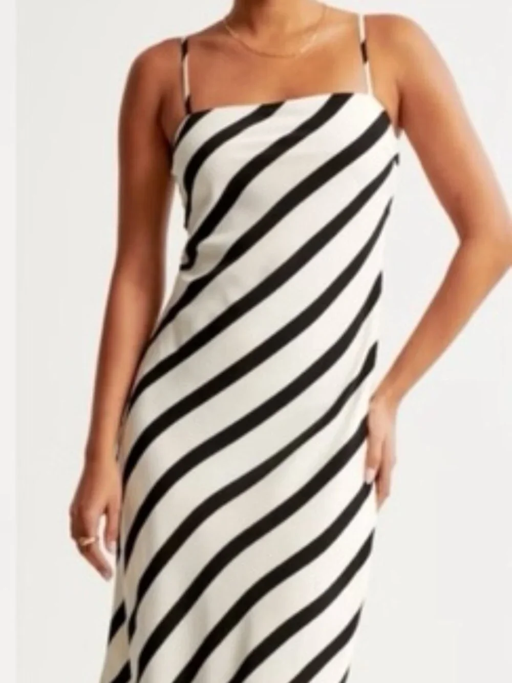 Abercrombie & Fitch color black